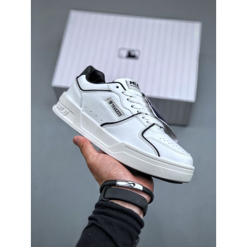 G*u*i casual shoes